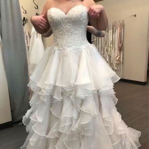 Brand new wedding dress, Aline